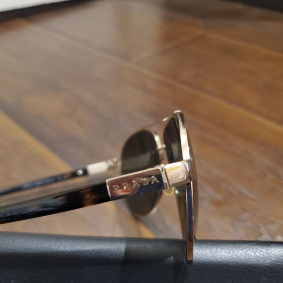 Mens authentic Prada Sunglasses - Picture 2 of 2